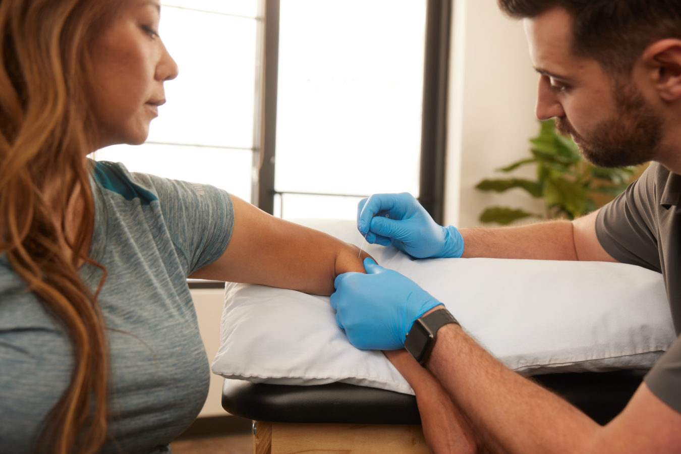 male physical therapist treating his female patient